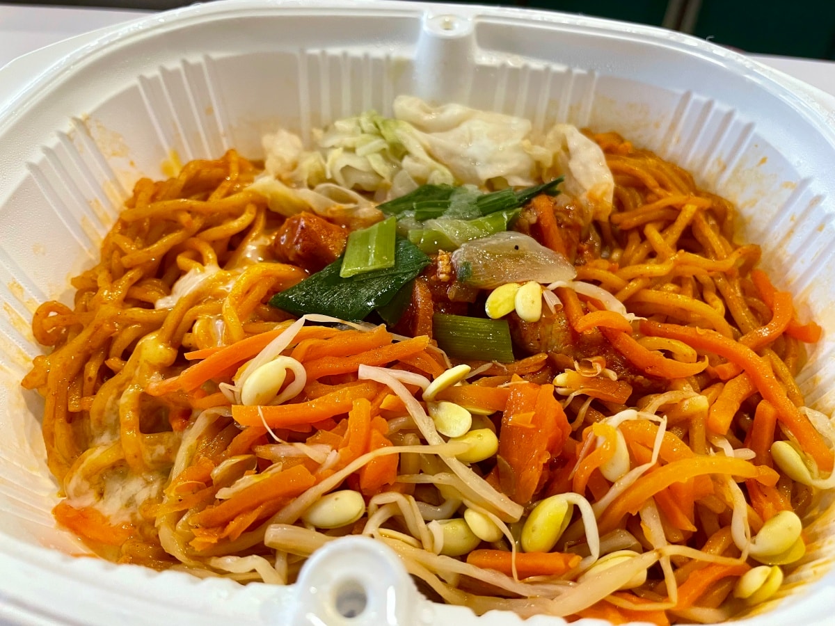 全家︱FamilyMart x 金家ㄟ【辣炒雞起司拌麵】開箱試吃 - 第4張圖