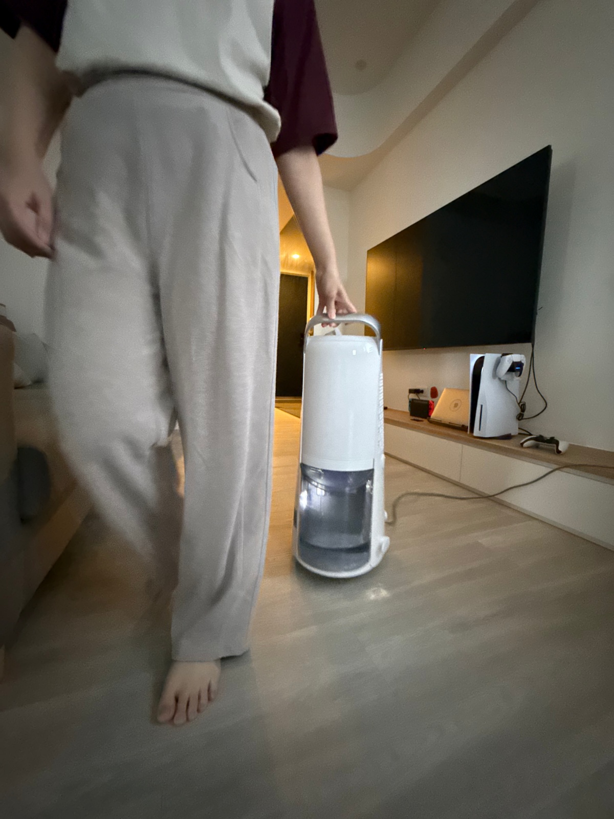 【家電開箱】LG 除濕機實測開箱｜好看．好推．好倒．雖然有點大聲